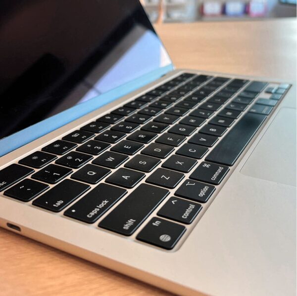 MacBook Air M3 13" 256GB 8GB RAM Estelar - Imagem 3